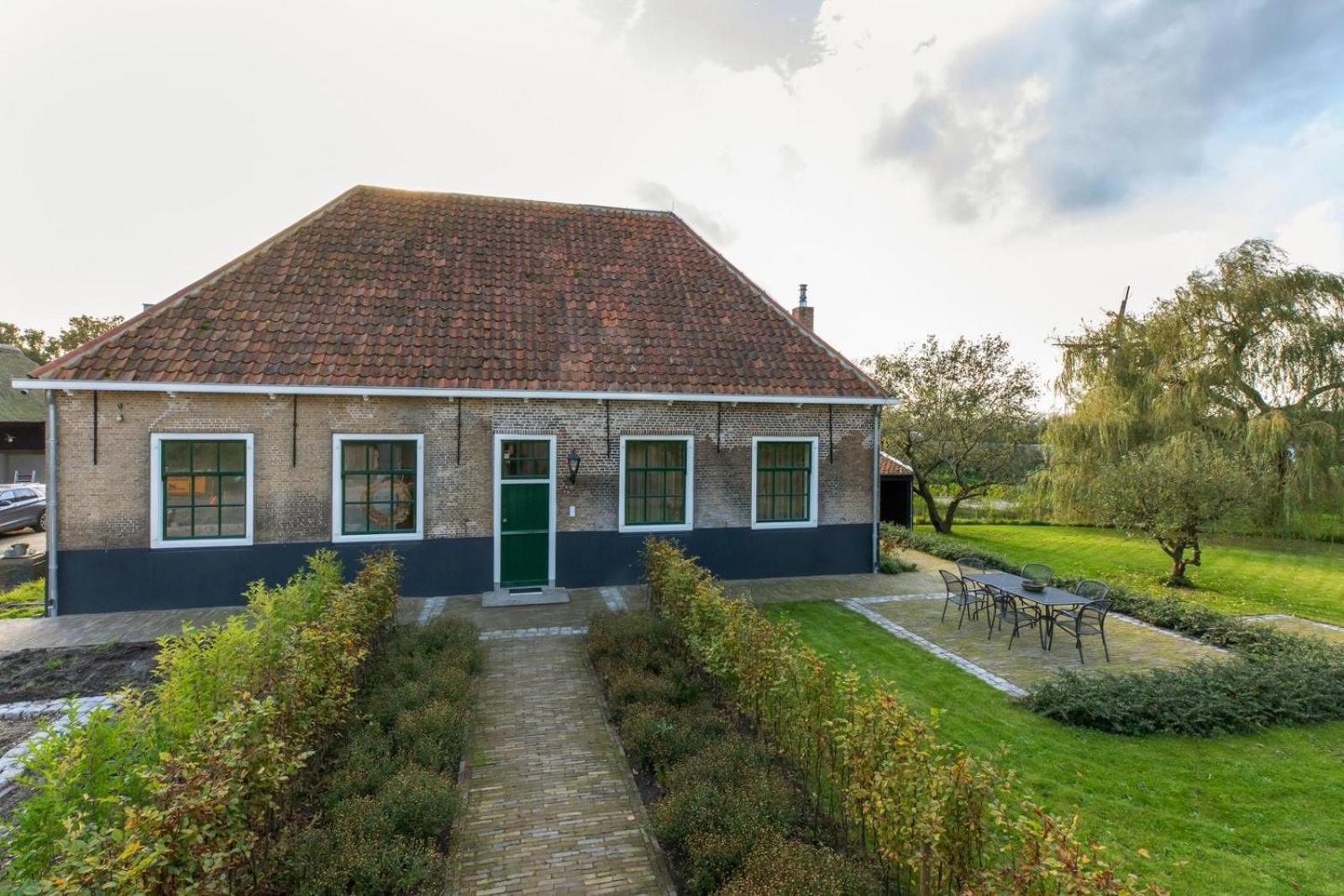 Vakantiehuis 'Boerderij Molenhof' - Stationsweg 5 | Heinkenszand Exterior foto